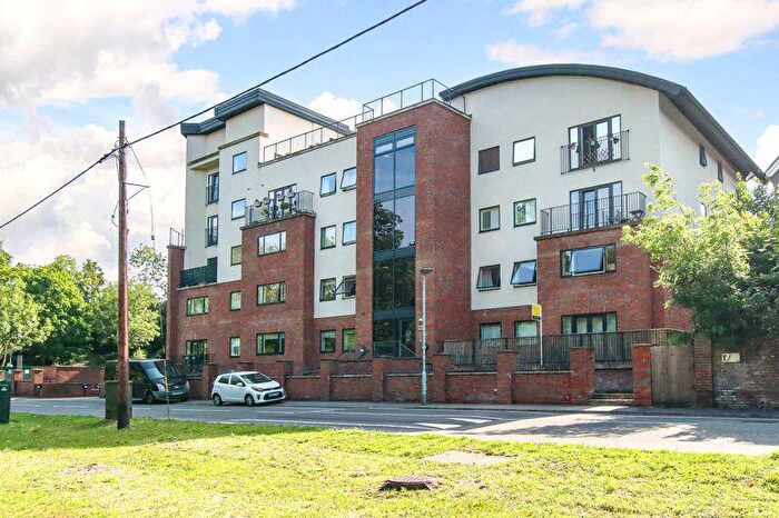 2 Bedroom Flat For Sale In Brookside Court, Tring, HP23