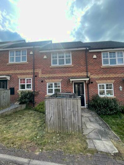 2 Bedroom House To Rent In Woodend Square, Shipley, BD18