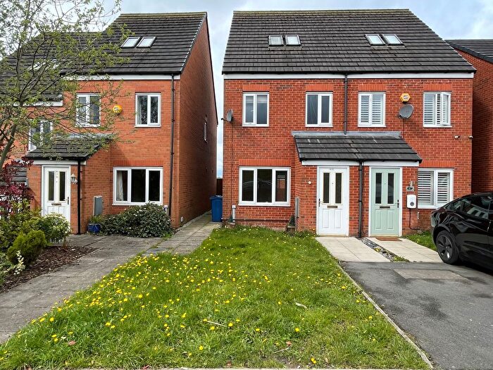 3 Bedroom Semi-Detached House To Rent In Sutherland Road, Heywood, OL10