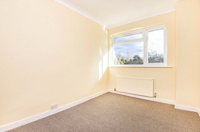 2 Bedroom End Of Terrace House To Rent In Mornington Walk, Richmond, TW10
