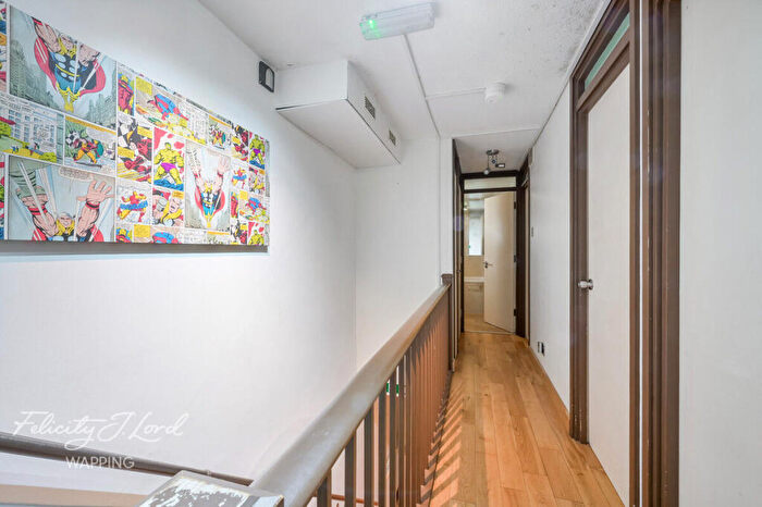 3 Bedroom Flat For Sale In Cloysters Green, London, E1W