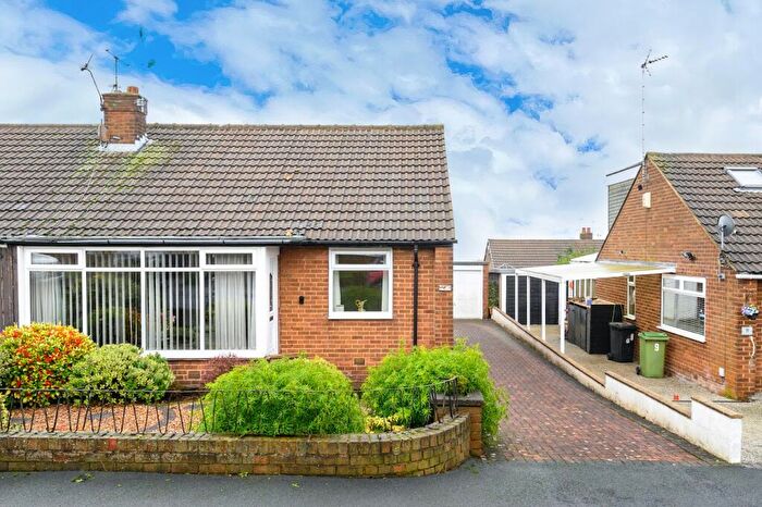 2 Bedroom Semi-Detached Bungalow For Sale In Croft House Grove, Leeds, LS27