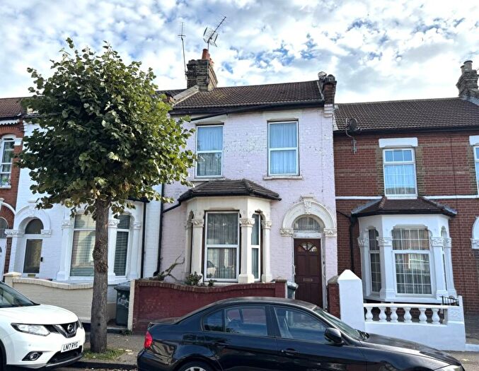 3 Bedroom Terraced House For Sale In Sixth Avenue, Manor Park, E12