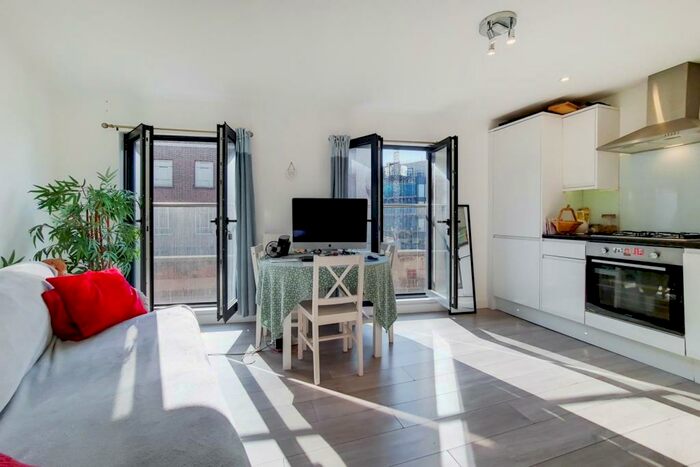 1 Bedroom Flat To Rent In Clarence Street, Kingston Upon Thames, KT1