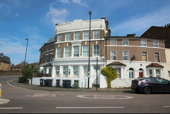 Studio To Rent In Courthill Road, London, SE13