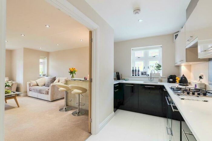 2 Bedroom Flat To Rent In Ember Lane, Esher, KT10
