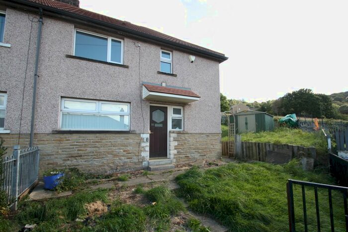 3 Bedroom Semi-Detached House To Rent In West Royd Close, Shipley BD18