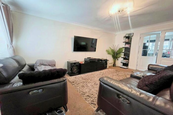 3 Bedroom Semi-Detached House To Rent In Love Lane, Aveley, South Ockendon, RM15