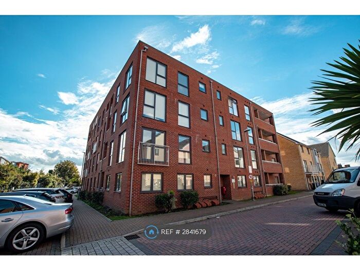 2 Bedroom Flat To Rent In Draper Close, Grays, RM20