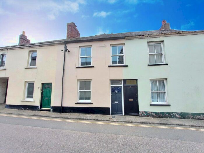 3 Bedroom Terraced House To Rent In Potacre Street, Torrington, EX38