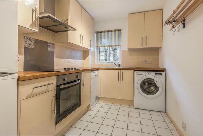 2 Bedroom Apartment To Rent In Windsor, Berkshire, SL4