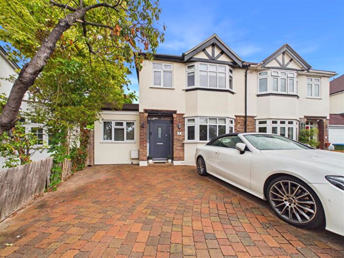 3 Bedroom House For Sale In Windsor Avenue, West Molesey, KT8