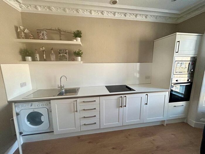 2 Bedroom Flat To Rent In Park Avenue, Dundee, DD4