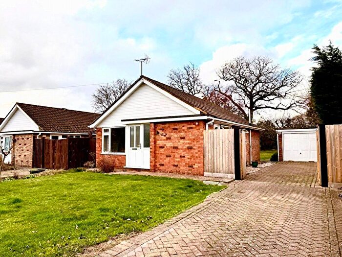 2 Bedroom Bungalow For Sale In Waverley Drive, Ash Vale, Surrey, GU12