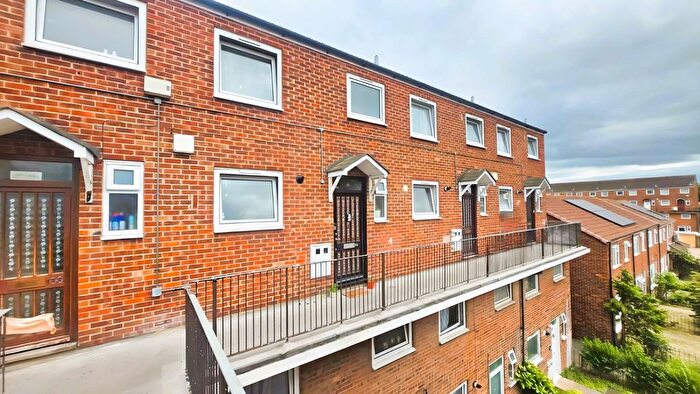 3 Bedroom Maisonette For Sale In Morse Close, London, E13