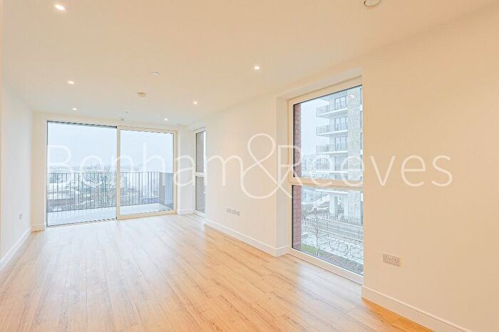 2 Bedroom Apartment To Rent In Quay Walk, Grand Union, HA0