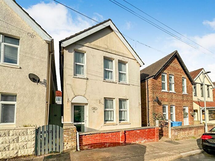 3 Bedroom Detached House To Rent In Lyell Road, Poole, BH12