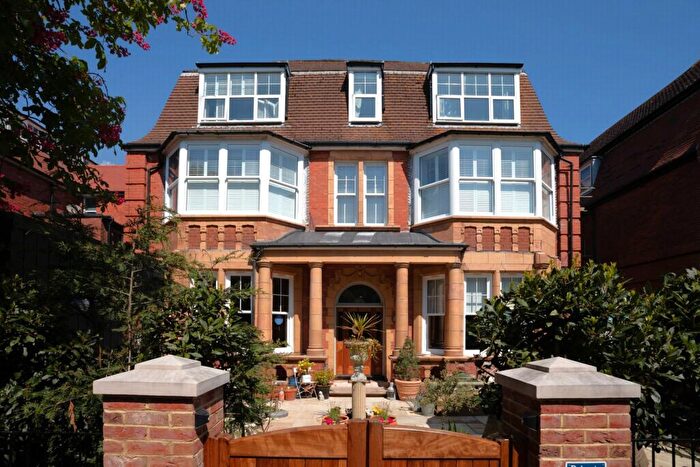 2 Bedroom Flat For Sale In Grimston Gardens, Folkestone, CT20