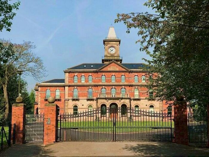 3 Bedroom Apartment To Rent In Middlewood Lodge, Wadsley Park, S6