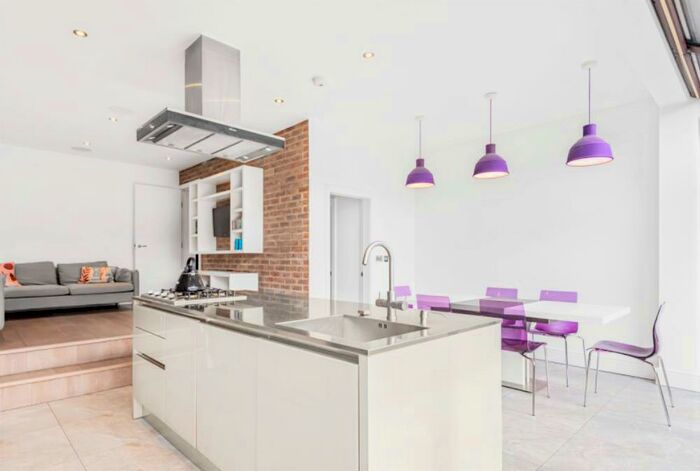 5 Bedroom End Of Terrace House To Rent In Hollies End, Mill Hill, NW7