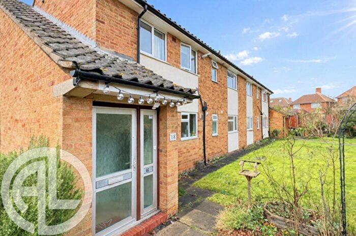 2 Bedroom Maisonette For Sale In Icknield Green, Letchworth Garden City, SG6