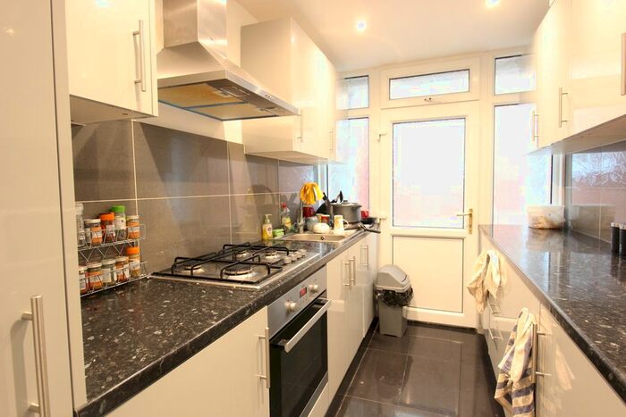 4 Bedroom Semi-Detached House To Rent In Granby Grove, Southampton, SO17