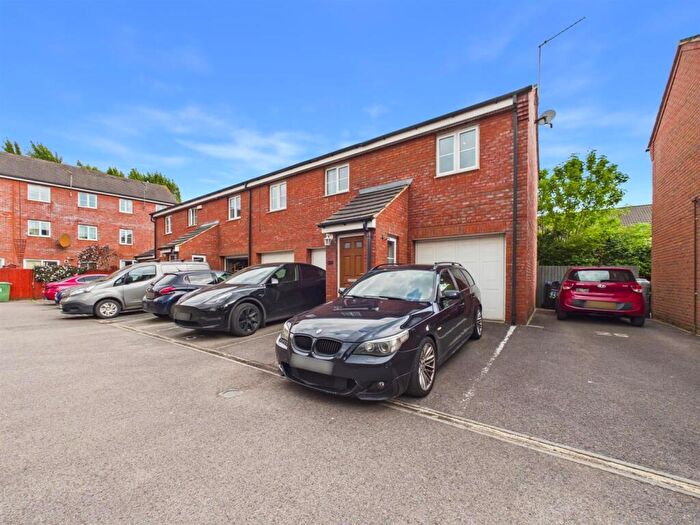 2 Bedroom Apartment For Sale In Middlefield Road, Chippenham, SN14