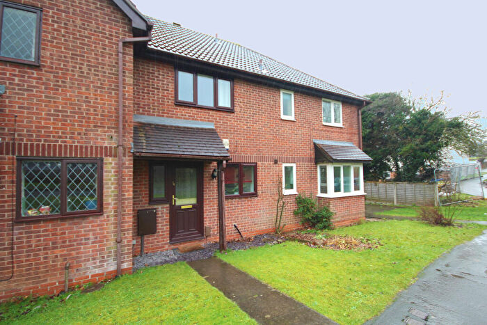 2 Bedroom Town House To Rent In Wayfaring Road, Oakwood, Derby, Derbyshire, DE21