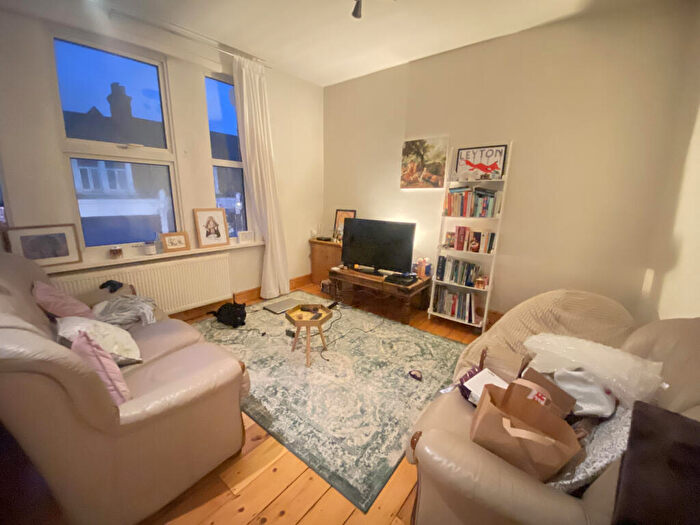 1 Bedroom Flat To Rent In Large One Bedroom With Loft Coversion For Nd Room/Office/Studio - Francis Road, London, E10