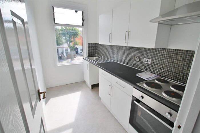 1 Bedroom Flat To Rent In Hamlet Court Road, Westcliff On Sea, SS0