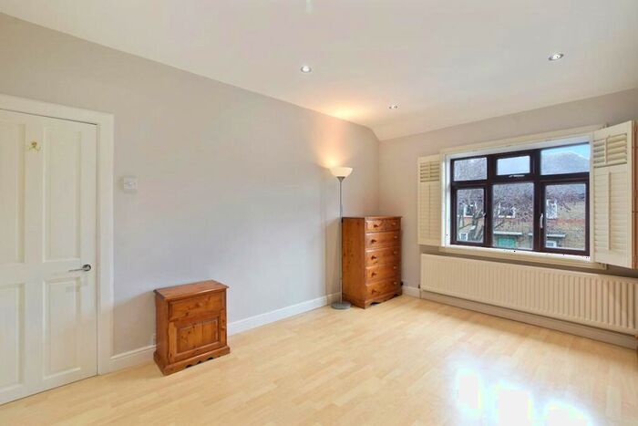 3 Bedroom End Of Terrace House For Sale In Lewis Avenue, London, E17