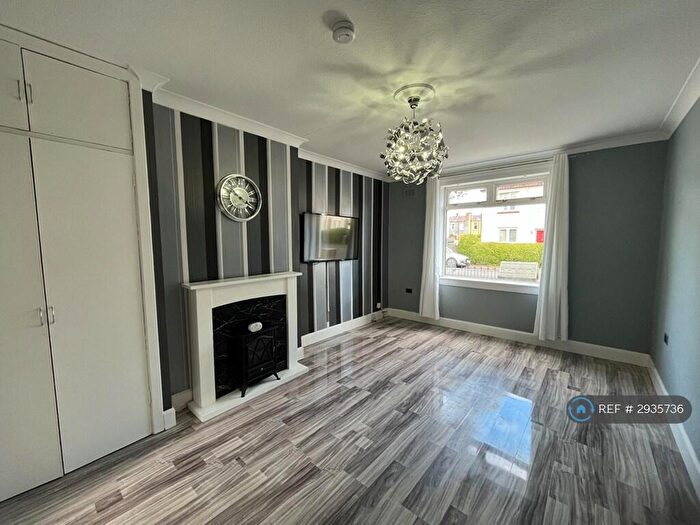 2 Bedroom Flat To Rent In Saughton Gardens, Edinburgh, EH12