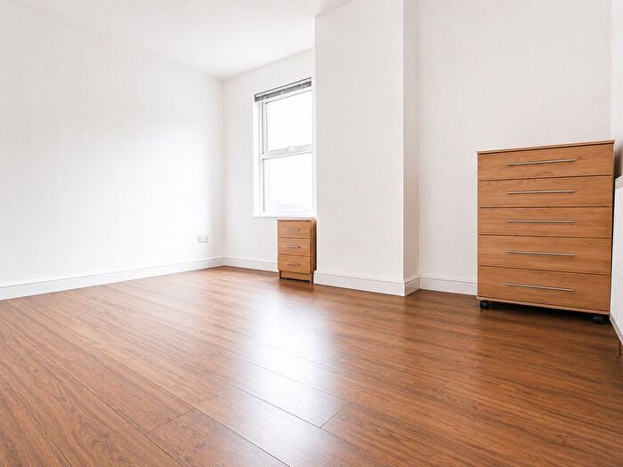 2 Bedroom Flat To Rent In Hermitage Road, London, N4