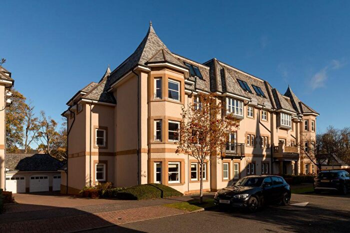 4 Bedroom Flat For Sale In Flat, Rattray Drive, Greenbank, Edinburgh, EH10