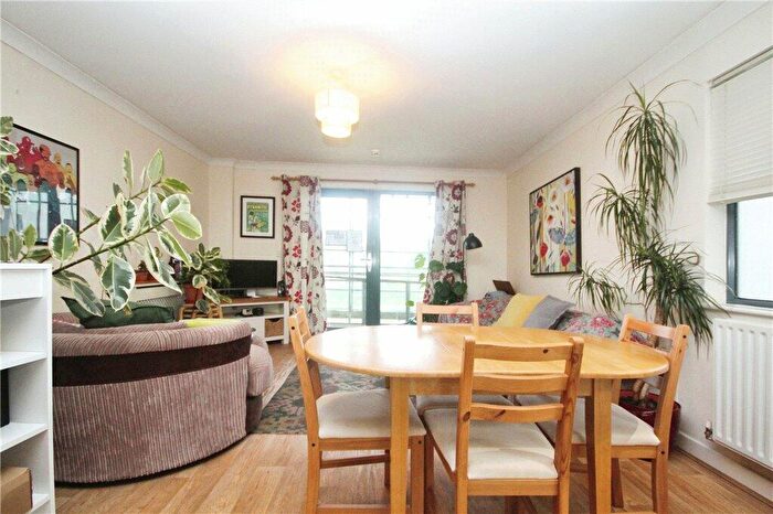 2 Bedroom Apartment To Rent In Crown Dale, London, SE19