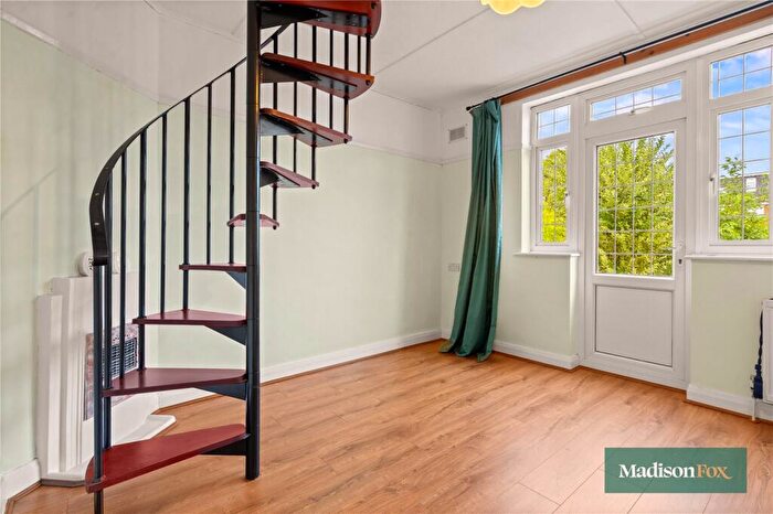 2 Bedroom Bungalow For Sale In Ashley Avenue, Ilford, IG6