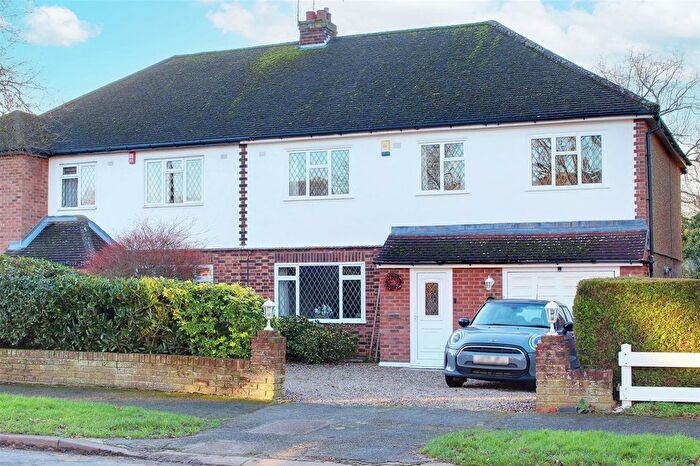 4 Bedroom Semi Detached House For Sale In Peplins Way, Brookmans Park, AL9