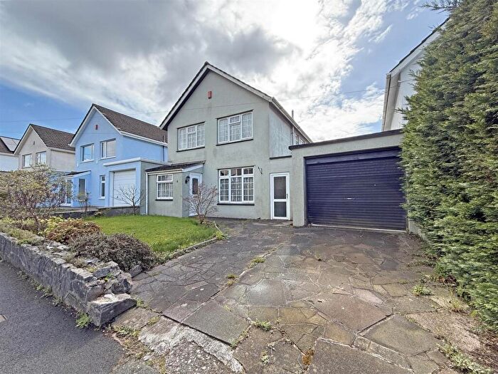 3 Bedroom Link Detached House For Sale In Southwell Road, Crownhill, Plymouth, PL6