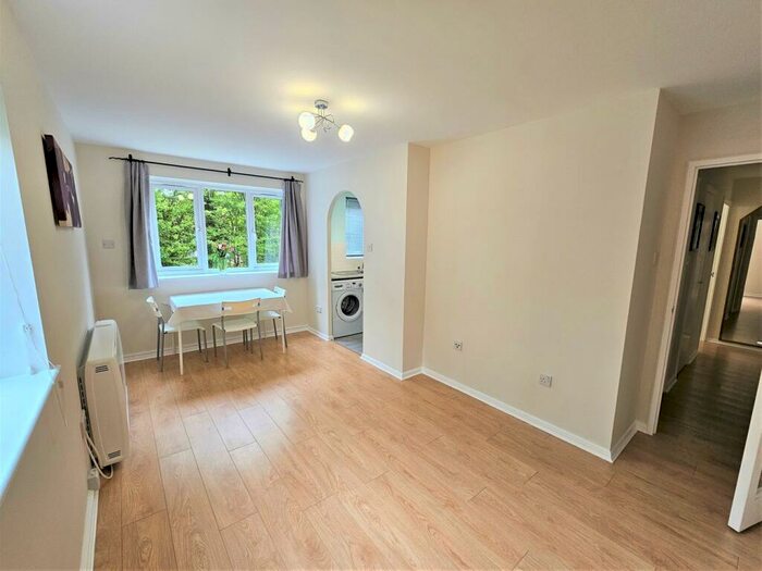 1 Bedroom Flat To Rent In Blackdown Close, East Finchley, N2