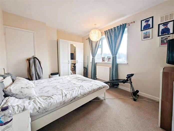 2 Bedroom Semi-Detached House For Sale In Ferndene Way, Southampton, Hampshire, SO18