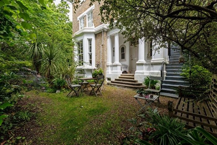 2 Bedroom Flat For Sale In Lansdowne Road, Wimbledon, SW20