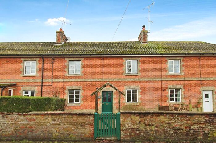 3 Bedroom Terraced House For Sale In High Street, Netheravon, SP4