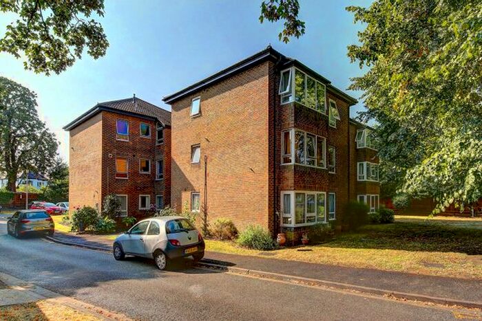 2 Bedroom Flat To Rent In Hall Court, Teddington Park, Teddington, TW11