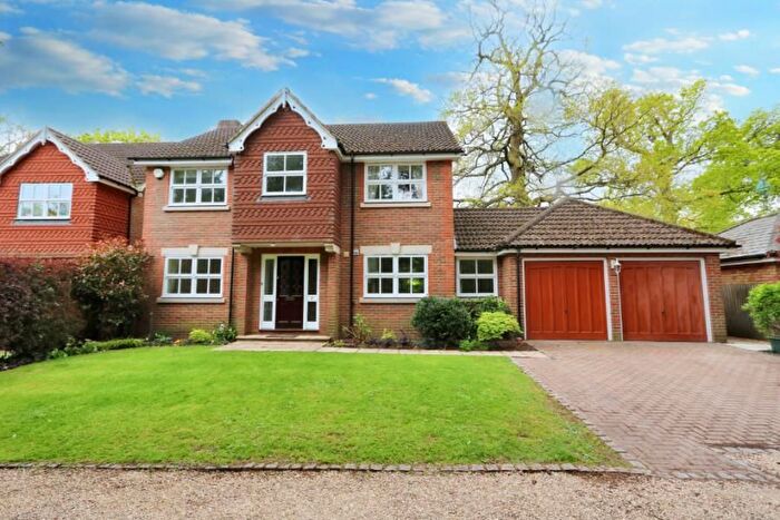 4 Bedroom Detached House To Rent In Redwood Walk, Surbiton, KT6