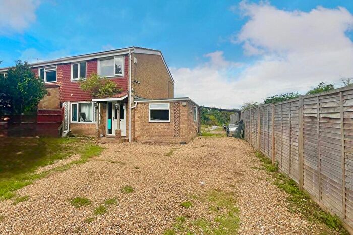 3 Bedroom Semi-Detached House For Sale In Water Lane, Farnham, Surrey, GU9