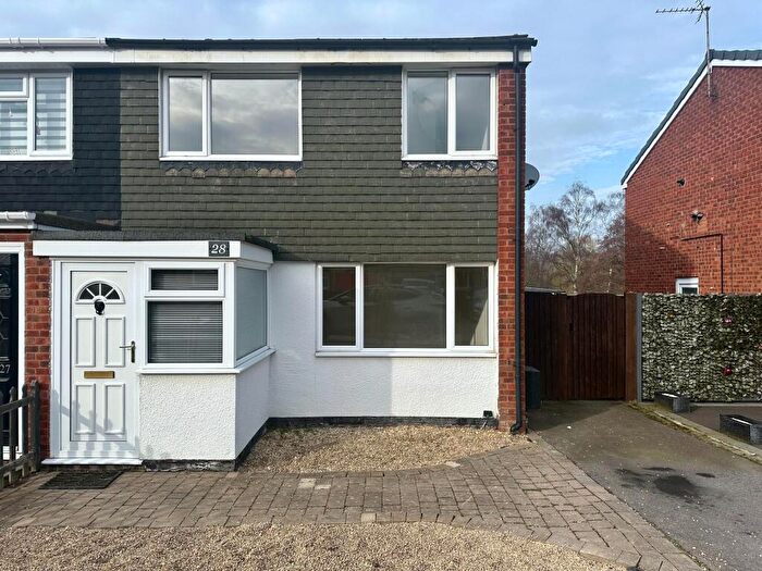 3 Bedroom Semi-Detached House To Rent In Rothay, Tamworth, B77