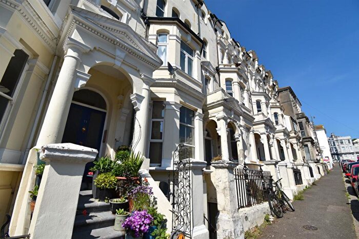 1 Bedroom Flat For Sale In Warrior Gardens, St. Leonards-On-Sea, TN37