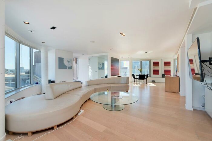 3 Bedroom Apartment To Rent In Fairmont Avenue London, E14