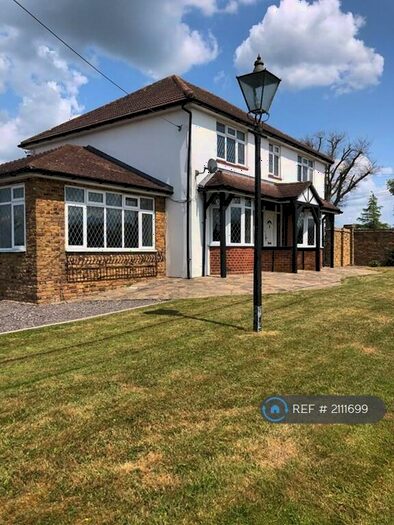 3 Bedroom Detached House To Rent In Pigeonhouse Lane, Winkfield, Windsor, SL4