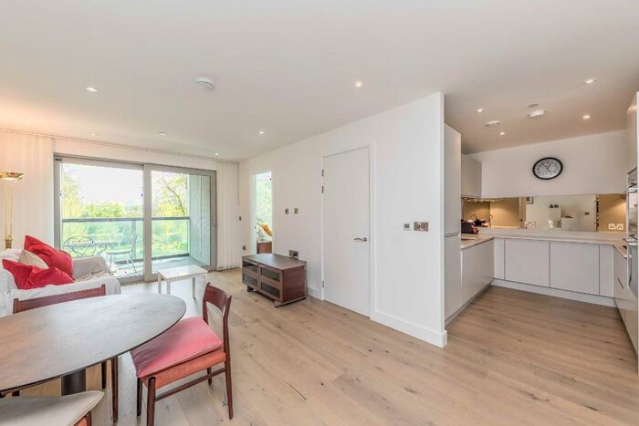 2 Bedroom Flat To Rent In Buckhold Road, London, SW18